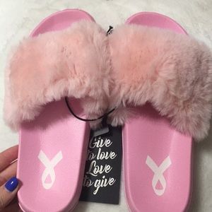 Faux fur slides